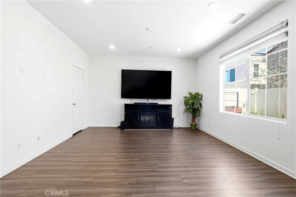 475 Glenwood Rialto, CA 92376