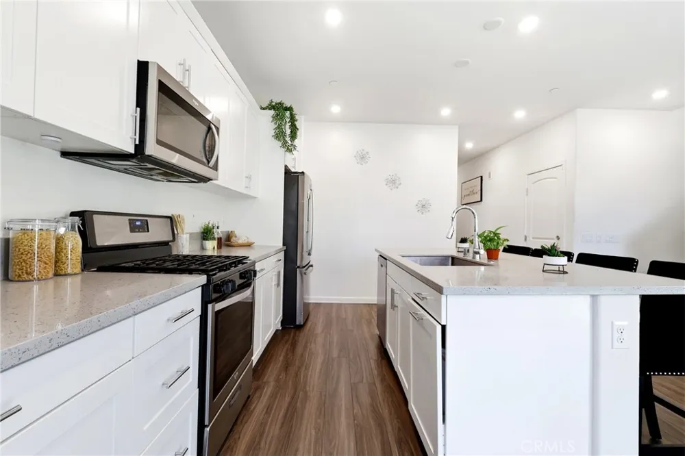 475 Glenwood Rialto, CA 92376