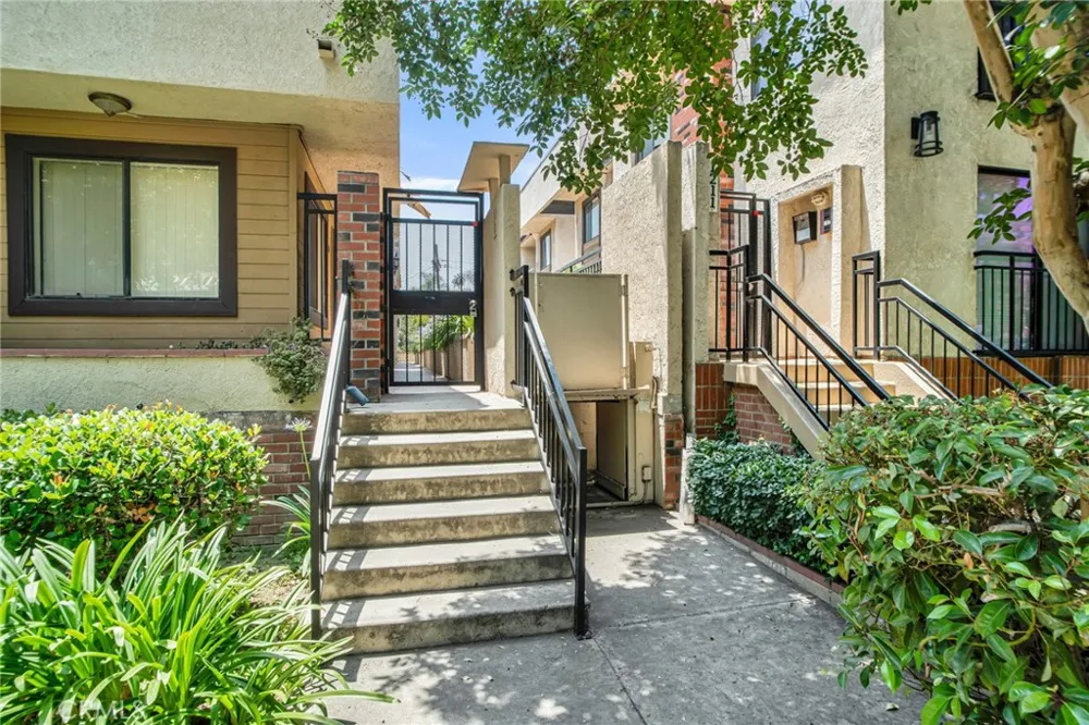 1207 Columbus Avenue Glendale, CA 91202