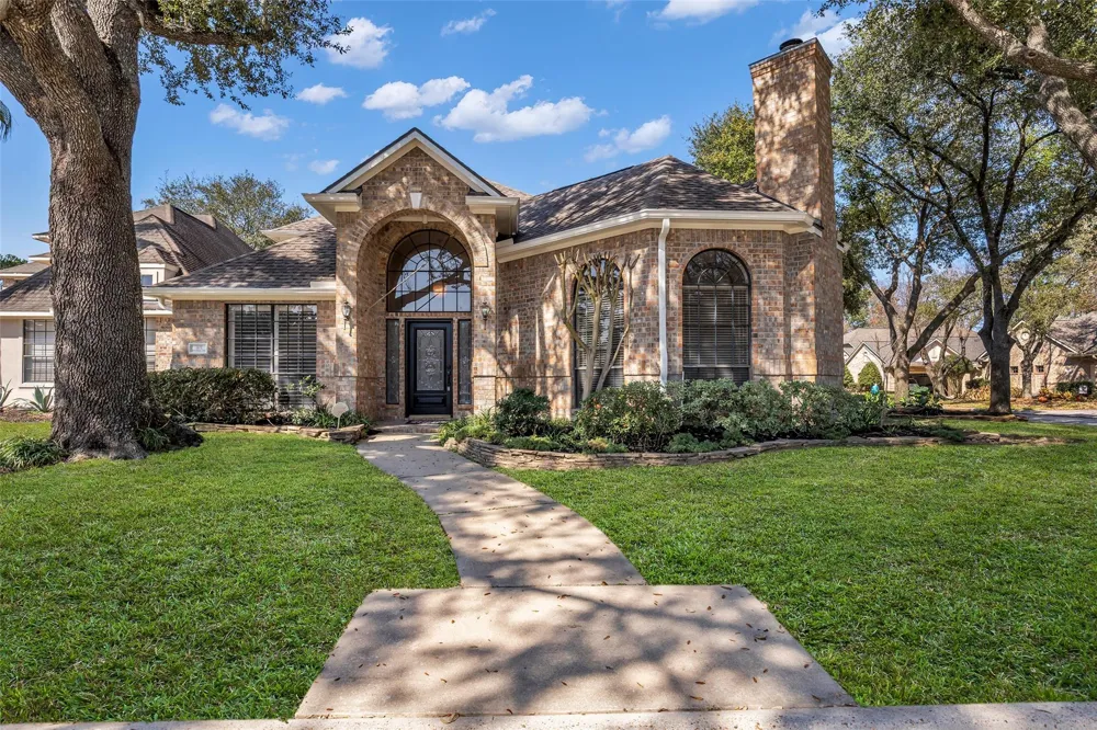 3102 Mountain Oak Court Houston, TX 77068
