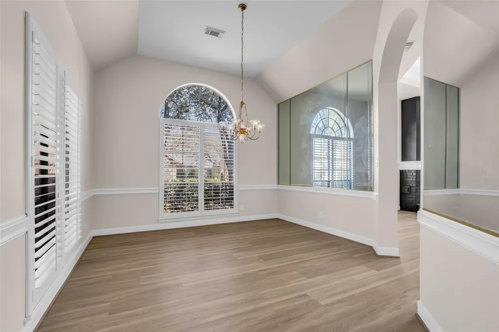 3102 Mountain Oak Court Houston, TX 77068