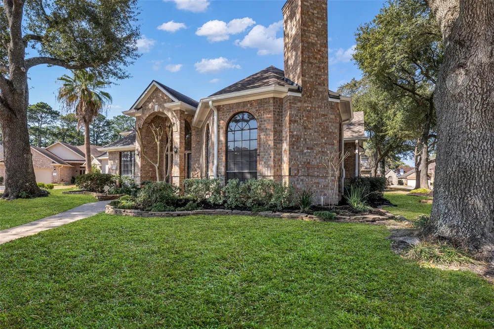 3102 Mountain Oak Court Houston, TX 77068