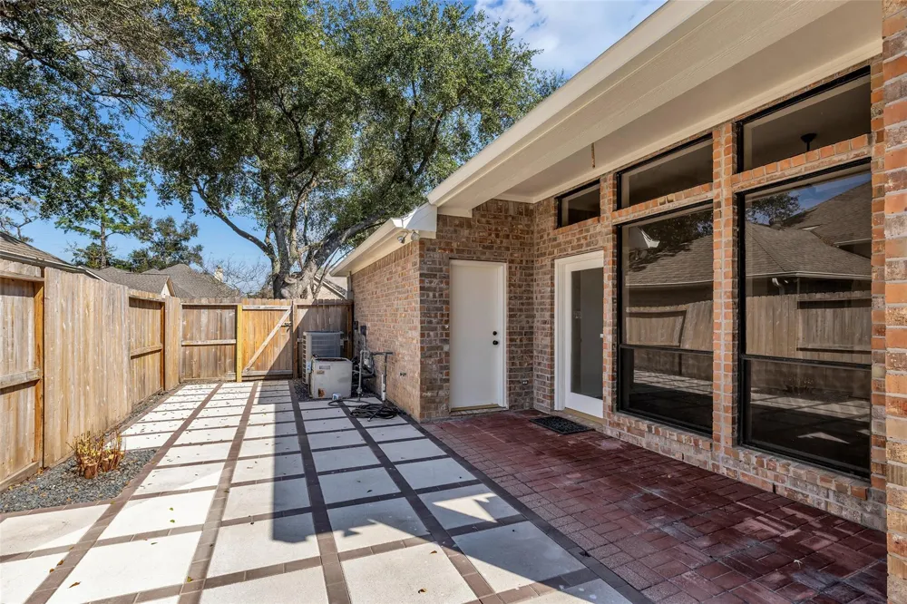 3102 Mountain Oak Court Houston, TX 77068