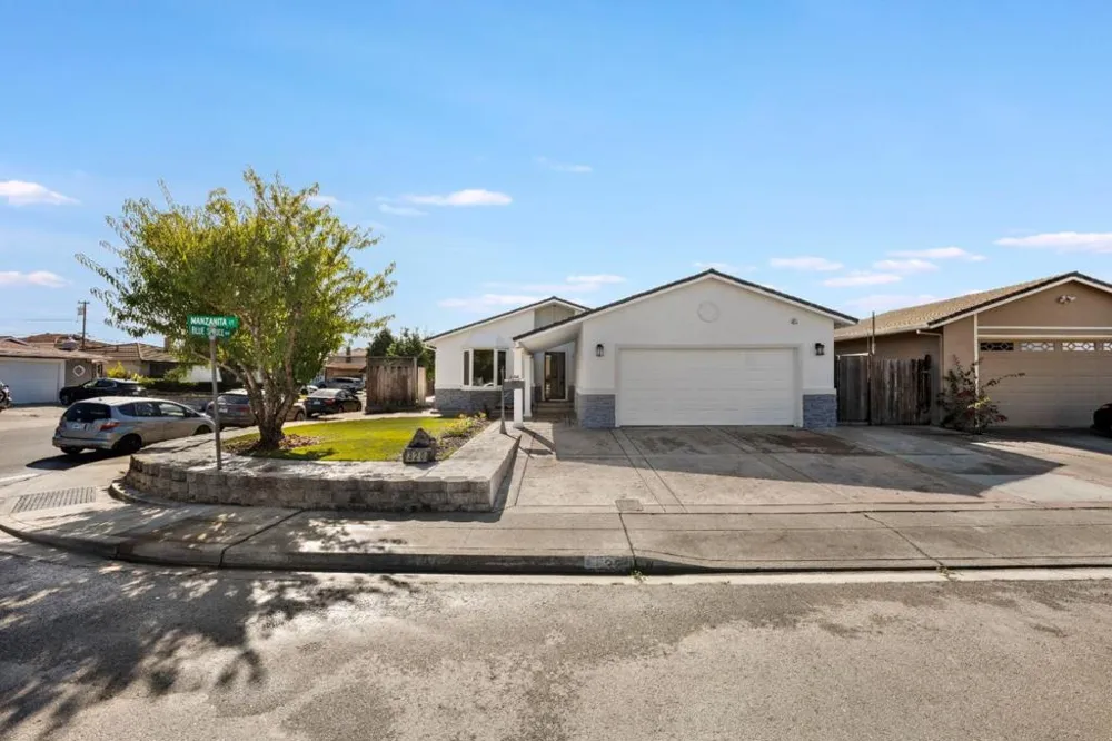 320 Manzanita Court Milpitas, CA 95035