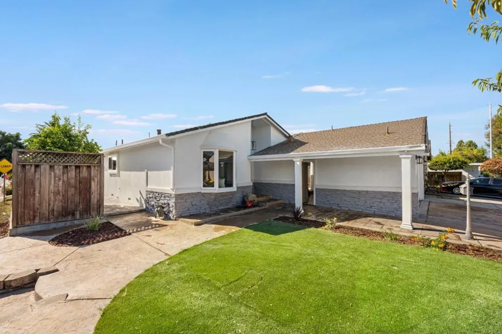 320 Manzanita Court Milpitas, CA 95035