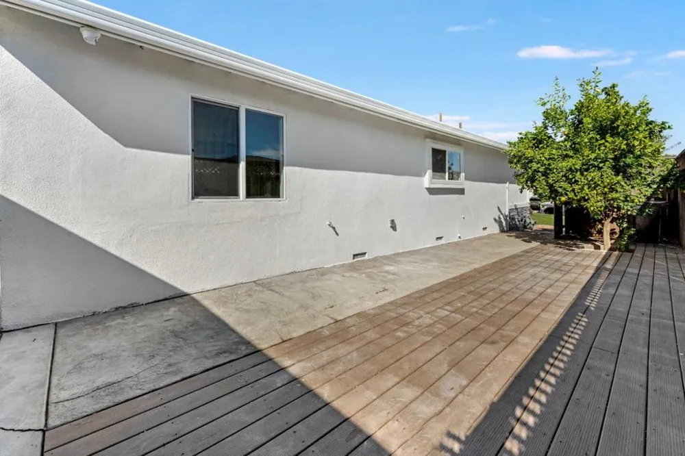 320 Manzanita Court Milpitas, CA 95035