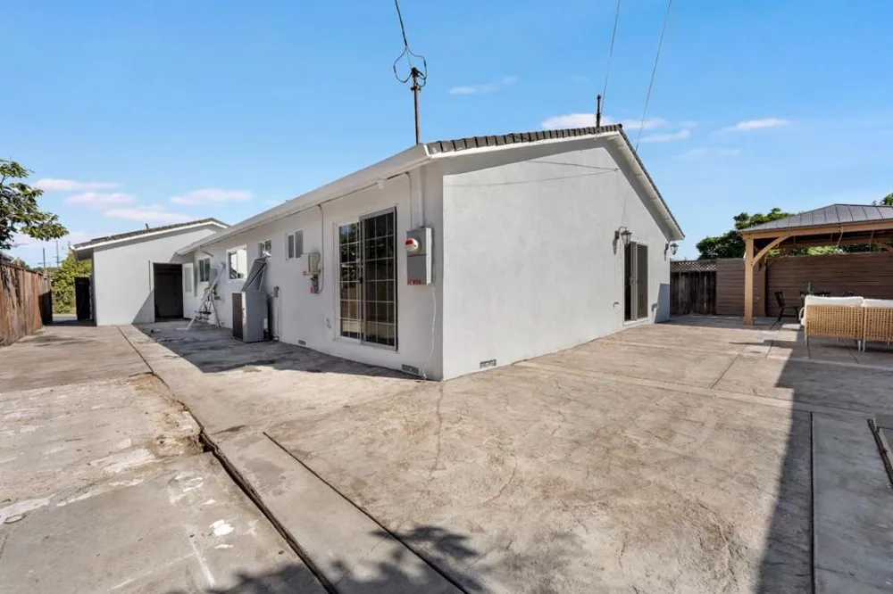 320 Manzanita Court Milpitas, CA 95035