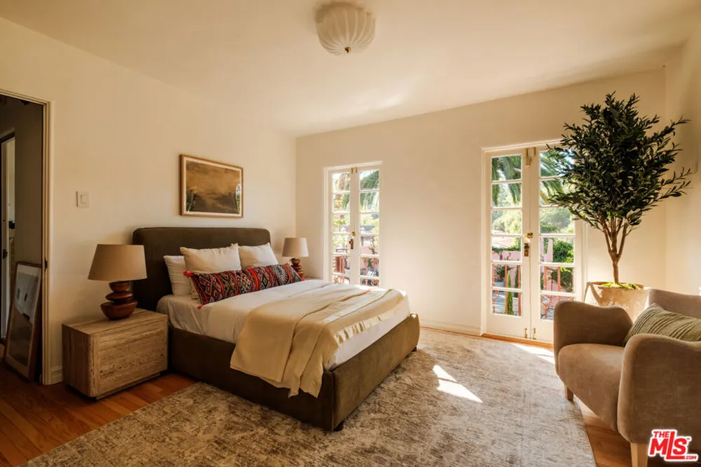 3359 Bennett Drive Los Angeles, CA 90068