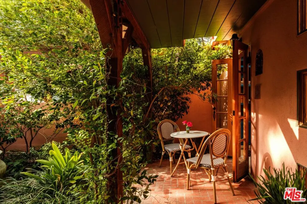 3359 Bennett Drive Los Angeles, CA 90068