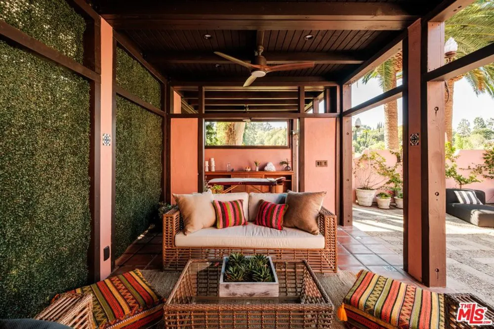 3359 Bennett Drive Los Angeles, CA 90068