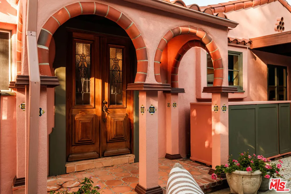 3359 Bennett Drive Los Angeles, CA 90068
