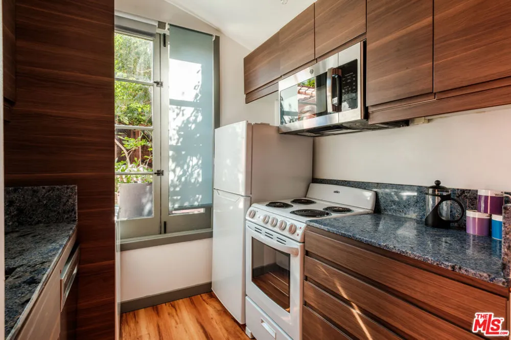 3359 Bennett Drive Los Angeles, CA 90068