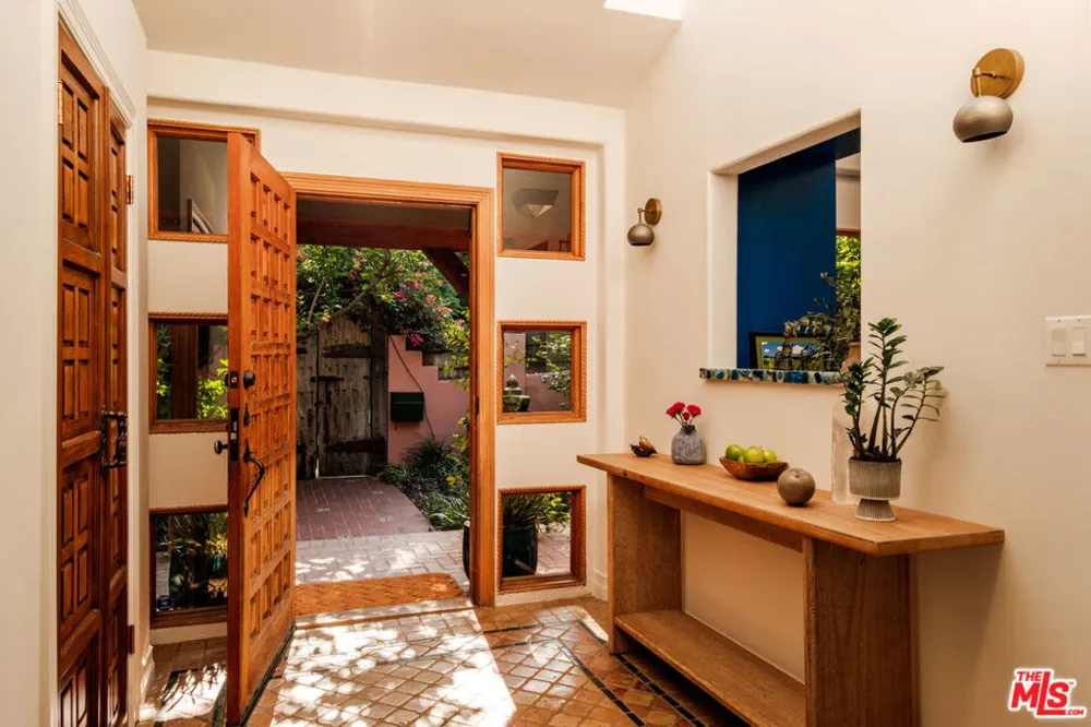 3359 Bennett Drive Los Angeles, CA 90068