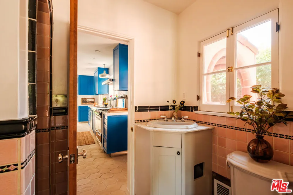 3359 Bennett Drive Los Angeles, CA 90068
