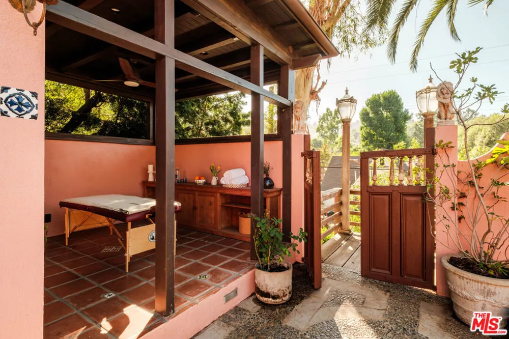 3359 Bennett Drive Los Angeles, CA 90068
