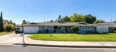 451 E Easton