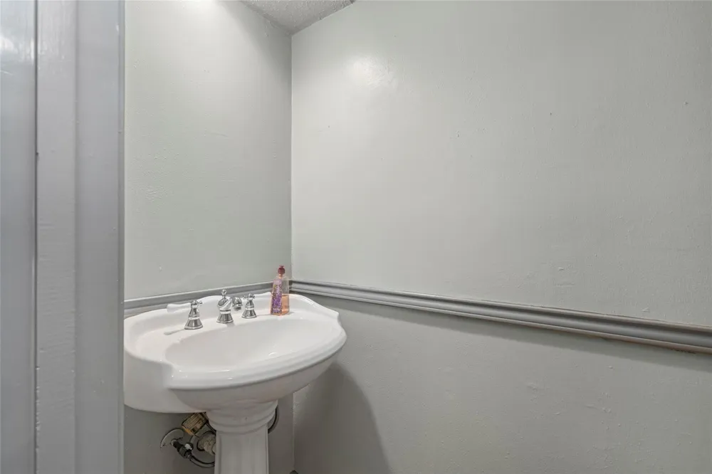 1513 Beaconshire Road Houston, TX 77077