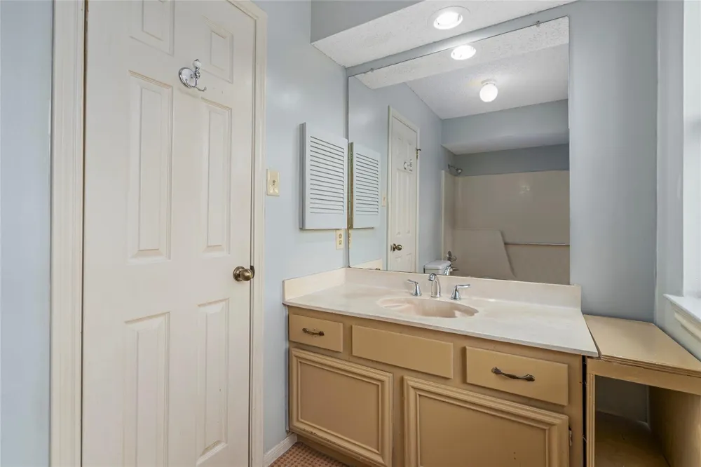 1513 Beaconshire Road Houston, TX 77077