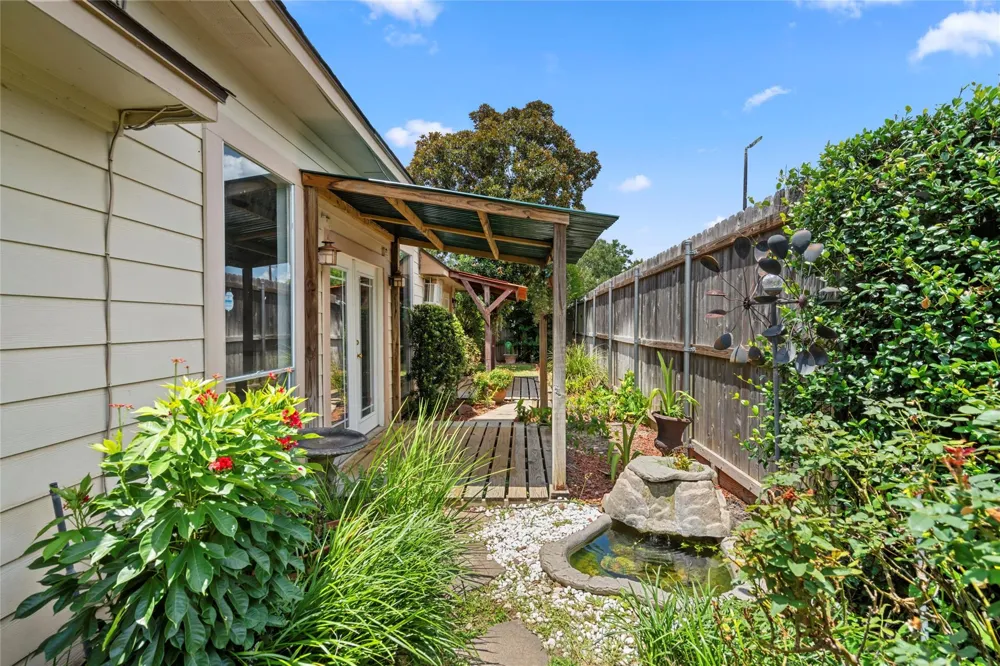 1513 Beaconshire Road Houston, TX 77077