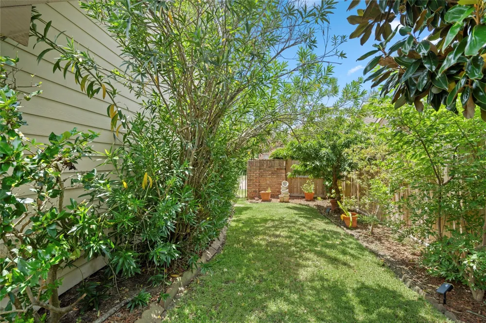 1513 Beaconshire Road Houston, TX 77077