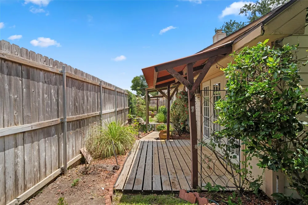 1513 Beaconshire Road Houston, TX 77077