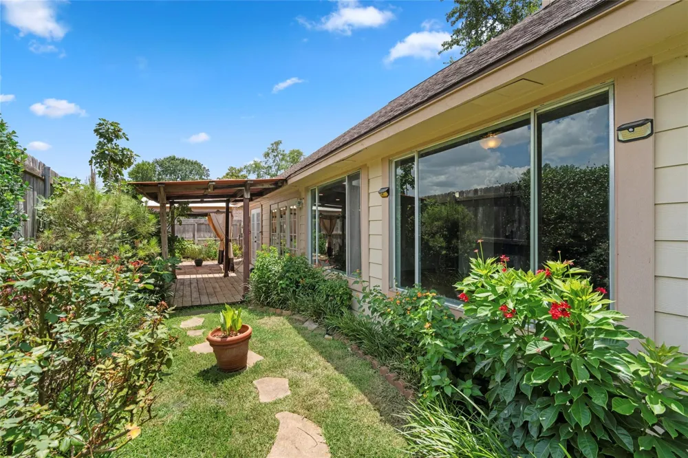 1513 Beaconshire Road Houston, TX 77077