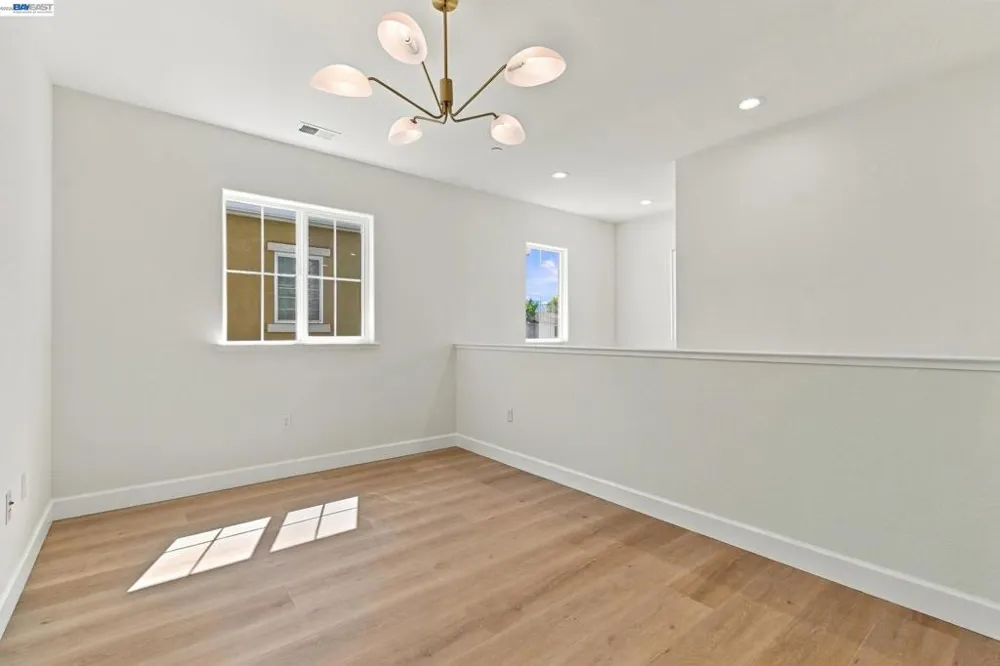 5372 Chesbro Ave. San Jose, CA 95123
