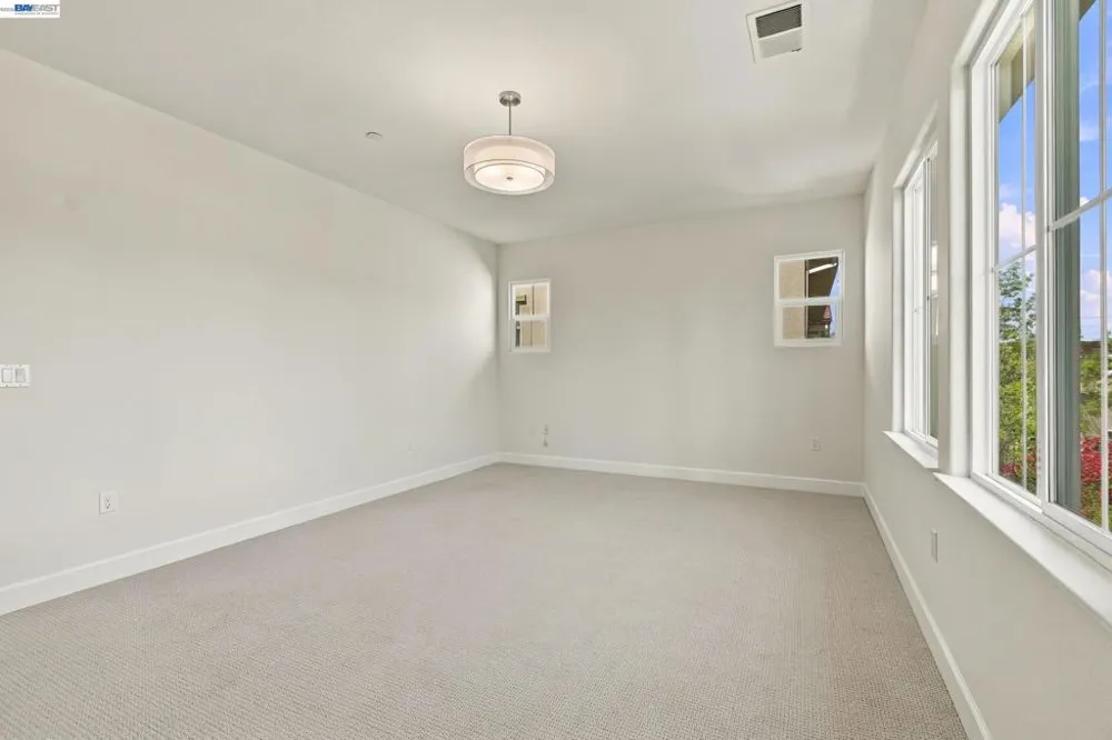 5372 Chesbro Ave. San Jose, CA 95123
