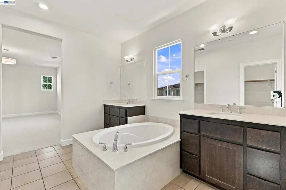 5372 Chesbro Ave. San Jose, CA 95123