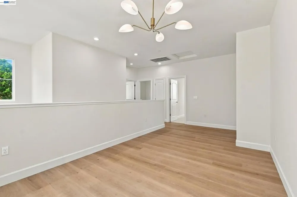 5372 Chesbro Ave. San Jose, CA 95123