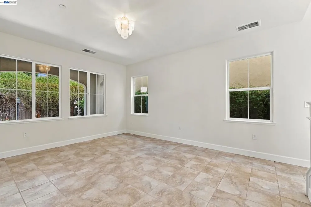 5372 Chesbro Ave. San Jose, CA 95123