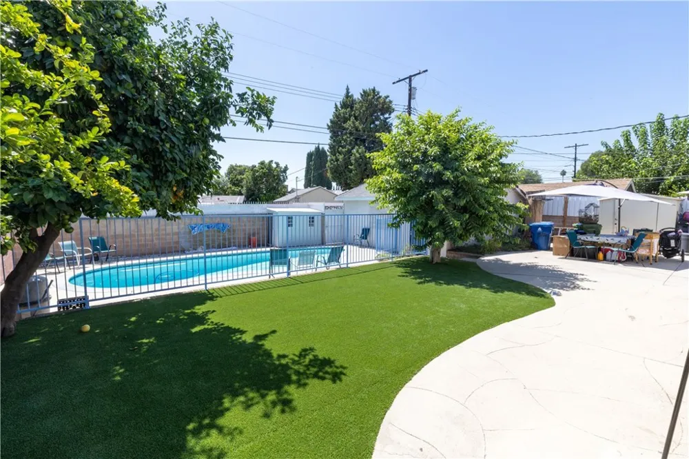 19320 Parthenia Street Los Angeles, CA 91324