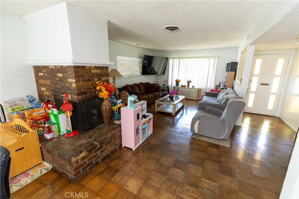 19320 Parthenia Street Los Angeles, CA 91324