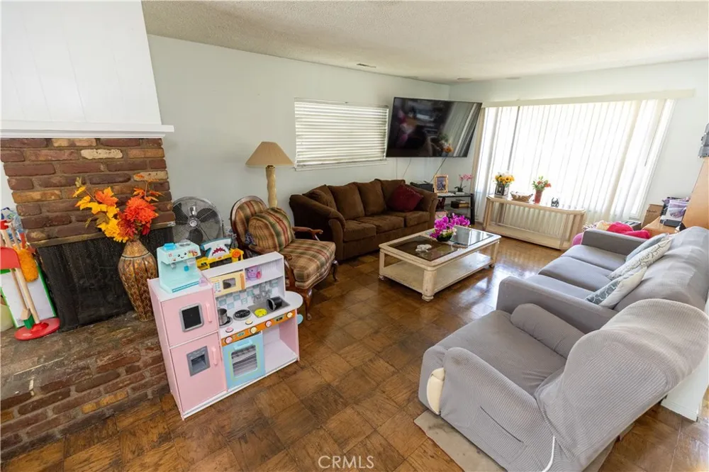 19320 Parthenia Street Los Angeles, CA 91324