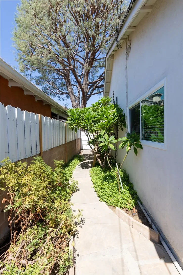 19320 Parthenia Street Los Angeles, CA 91324