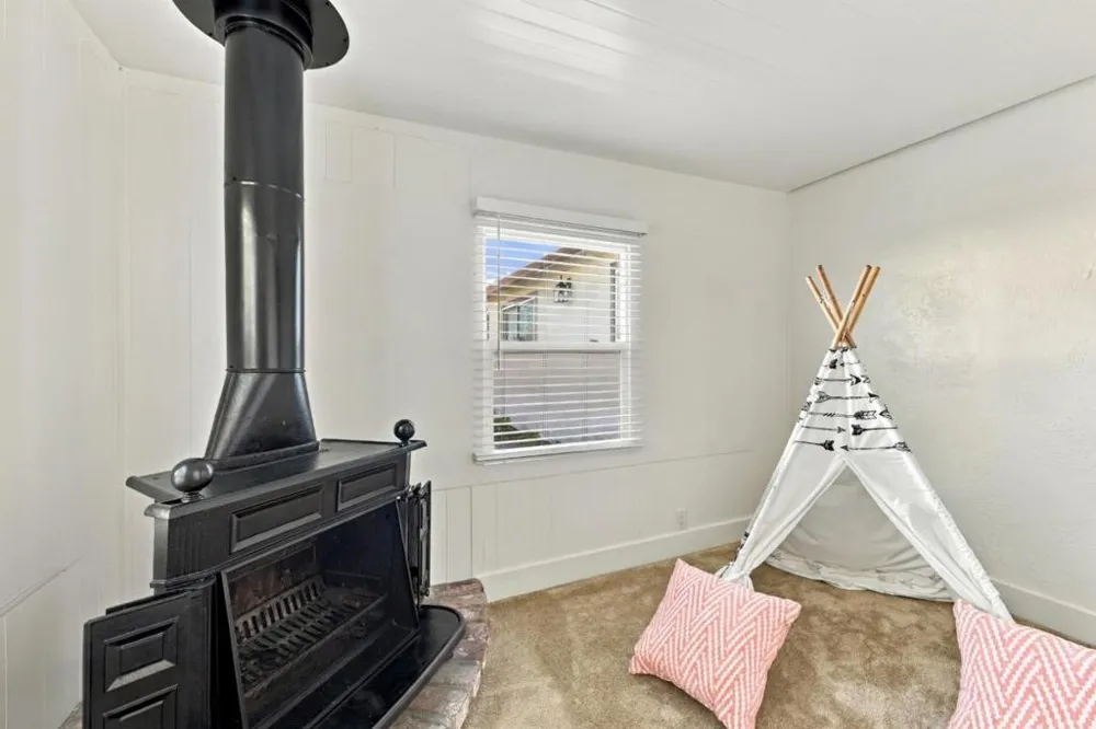 28333 Sparrow Road Hayward, CA 94545