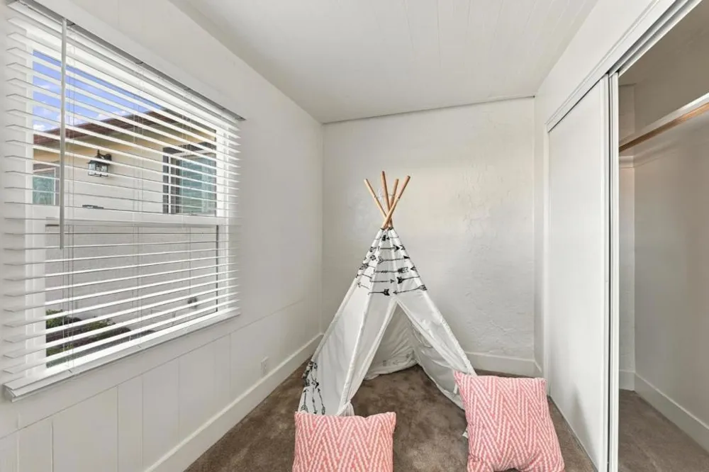 28333 Sparrow Road Hayward, CA 94545