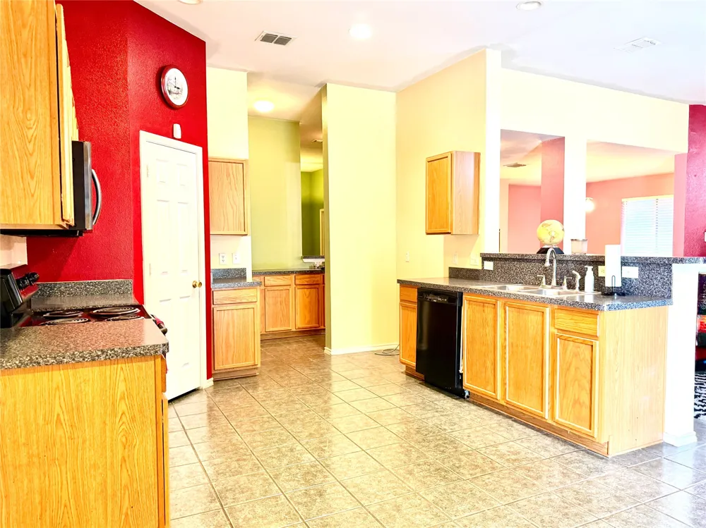 193 Rolling Court Lancaster, TX 75146