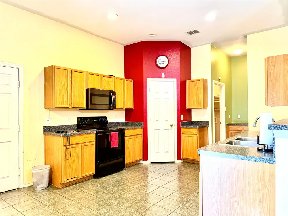 193 Rolling Court Lancaster, TX 75146