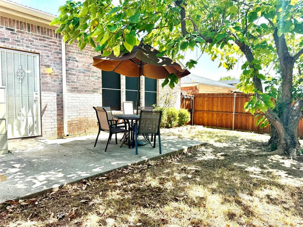 193 Rolling Court Lancaster, TX 75146