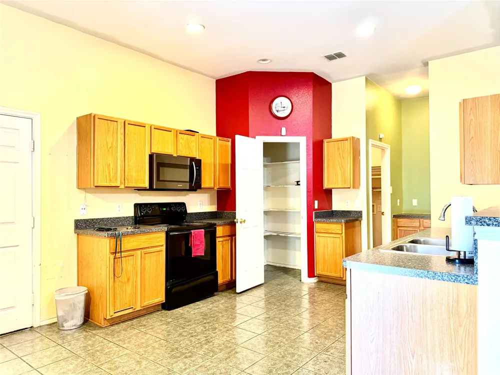 193 Rolling Court Lancaster, TX 75146
