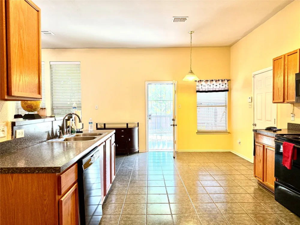 193 Rolling Court Lancaster, TX 75146