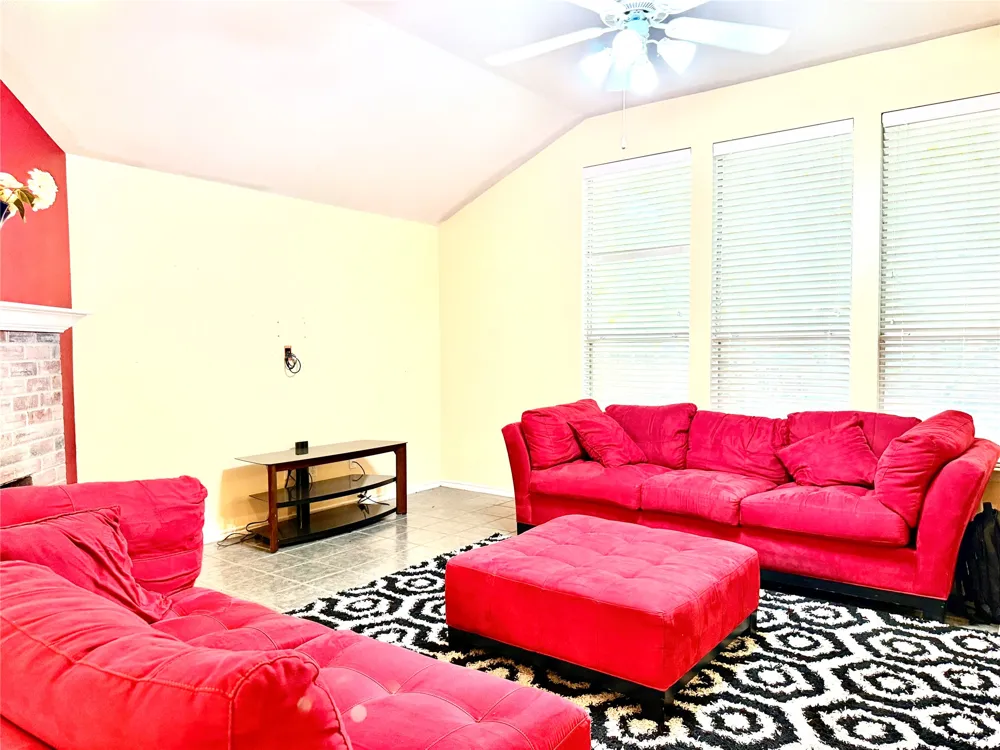 193 Rolling Court Lancaster, TX 75146