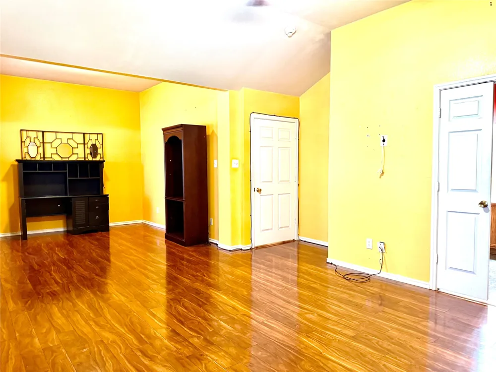 193 Rolling Court Lancaster, TX 75146