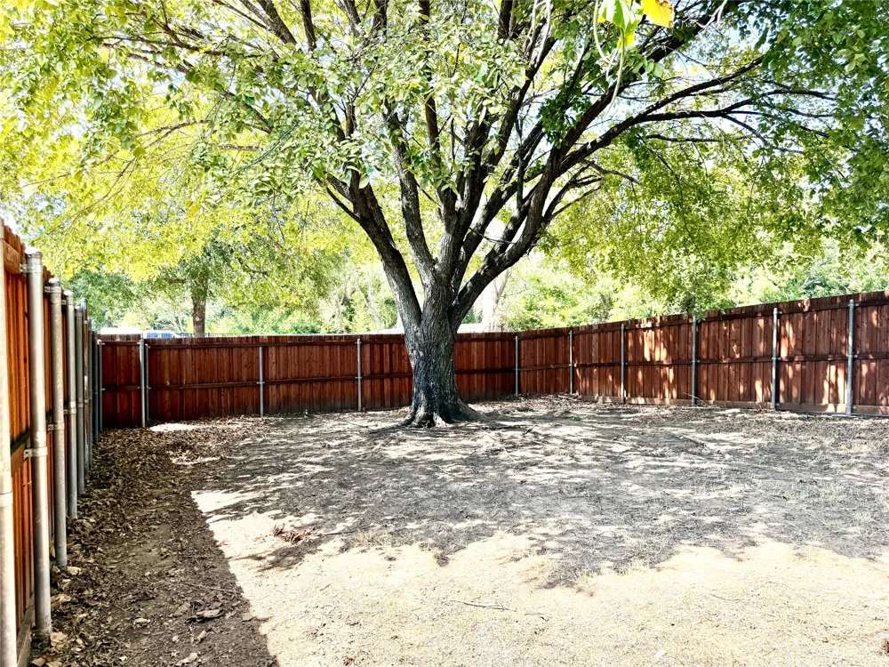 193 Rolling Court Lancaster, TX 75146
