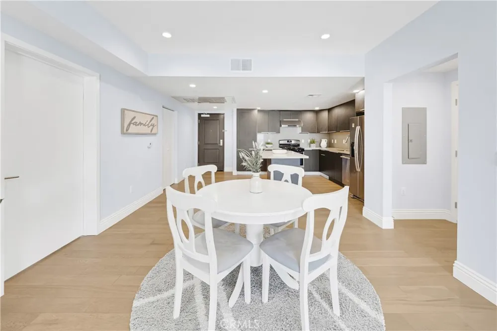2939 Leeward #403 Los Angeles, CA 90005