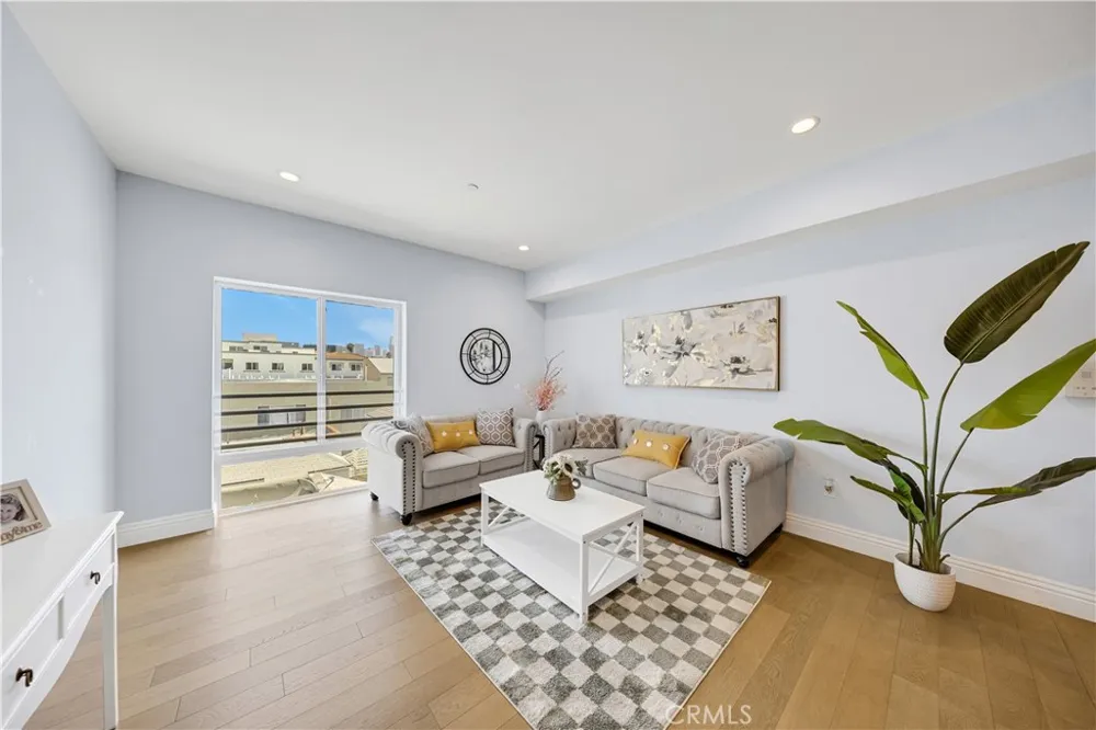 2939 Leeward #403 Los Angeles, CA 90005