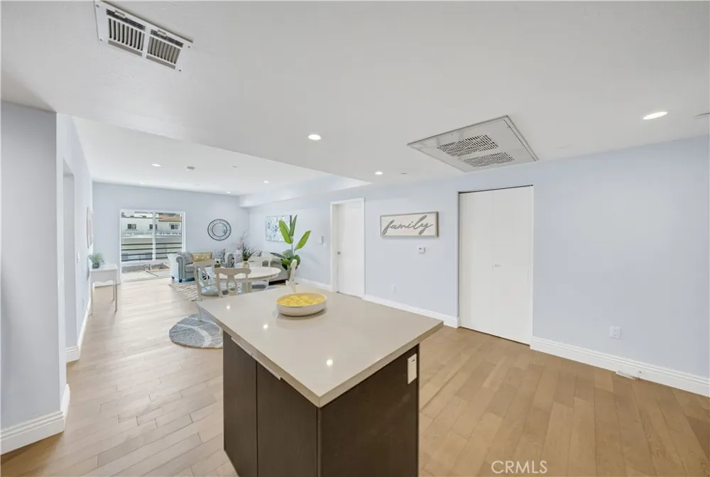 2939 Leeward #403 Los Angeles, CA 90005