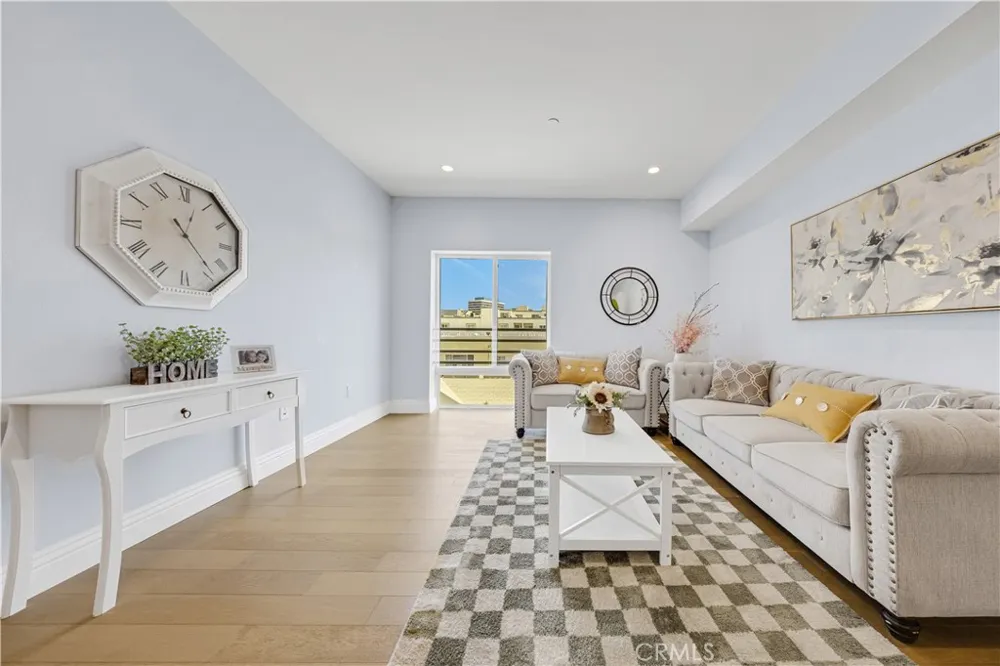 2939 Leeward #403 Los Angeles, CA 90005