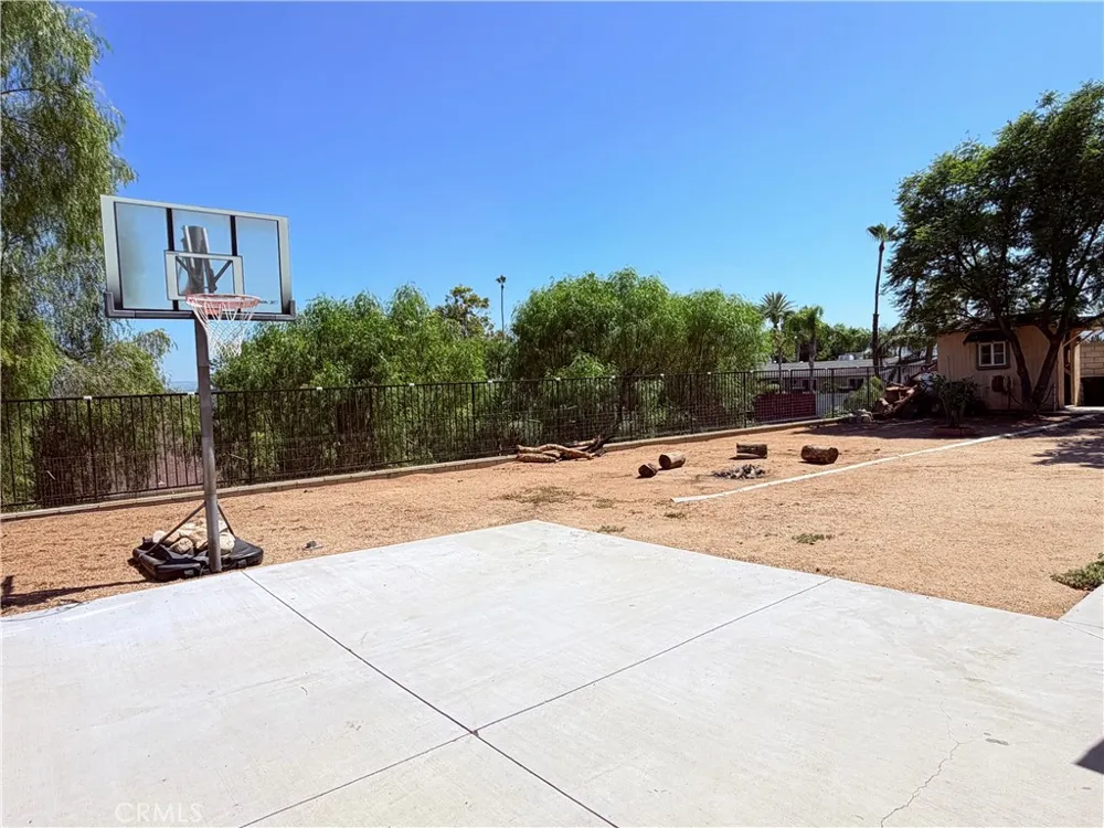 5855 Bolivar Riverside, CA 92505
